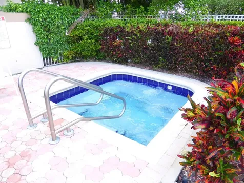 6622 Via Regina Boca Raton FL 33433
