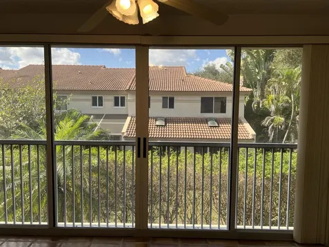 6622 Via Regina Boca Raton FL 33433