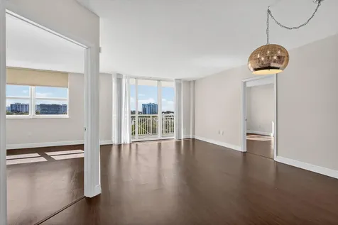19501 W Country Club Drive Aventura FL 33180