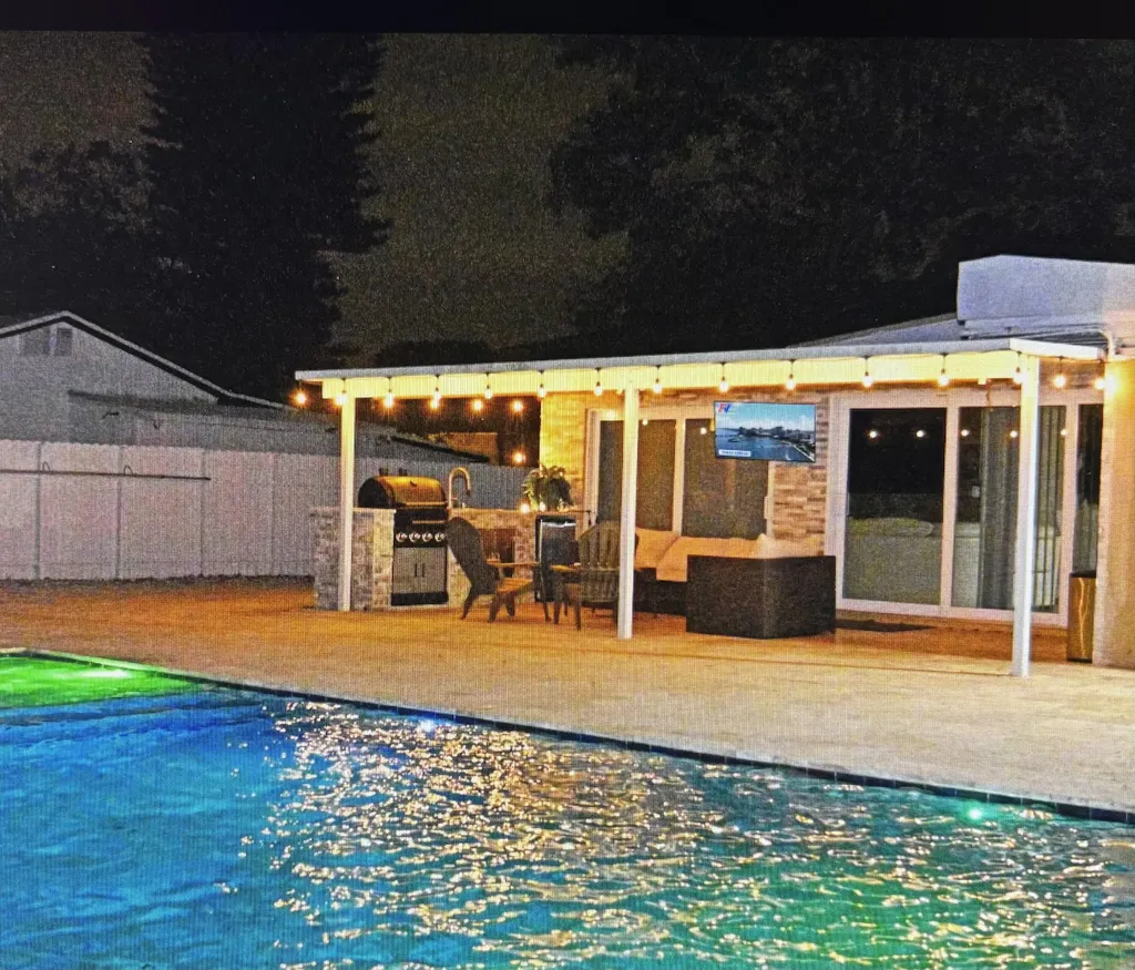 124 Davis Road Palm Springs FL 33461