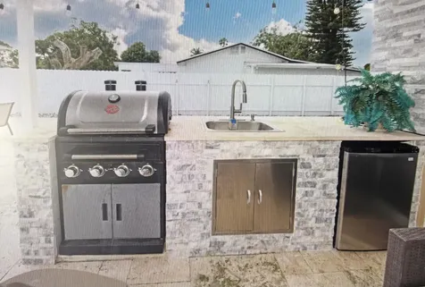 124 Davis Road Palm Springs FL 33461