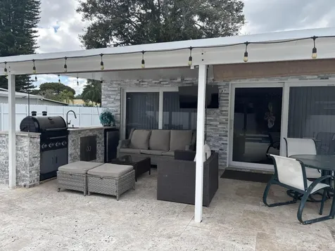 124 Davis Road Palm Springs FL 33461