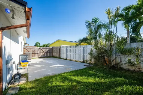 10339 Daphne Avenue Palm Beach Gardens FL 33410