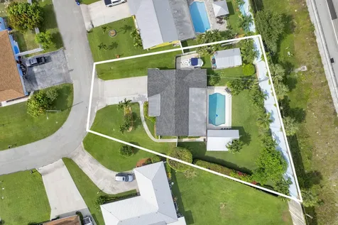 10339 Daphne Avenue Palm Beach Gardens FL 33410