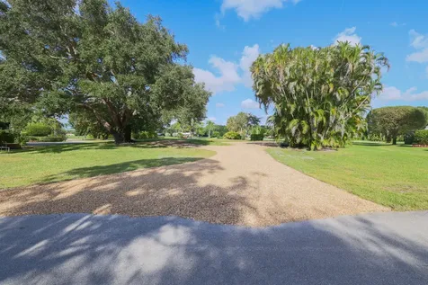 20 Par Club Circle Village of Golf FL 33436