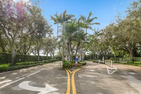 20 Par Club Circle Village of Golf FL 33436