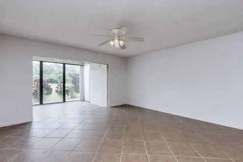 8535 Casa Del Lago Boca Raton FL 33433
