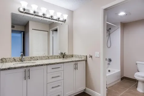 8535 Casa Del Lago Boca Raton FL 33433