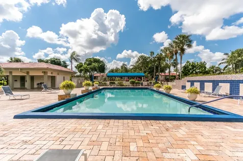 8535 Casa Del Lago Boca Raton FL 33433