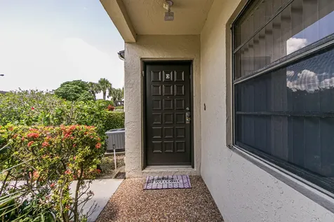 8535 Casa Del Lago Boca Raton FL 33433
