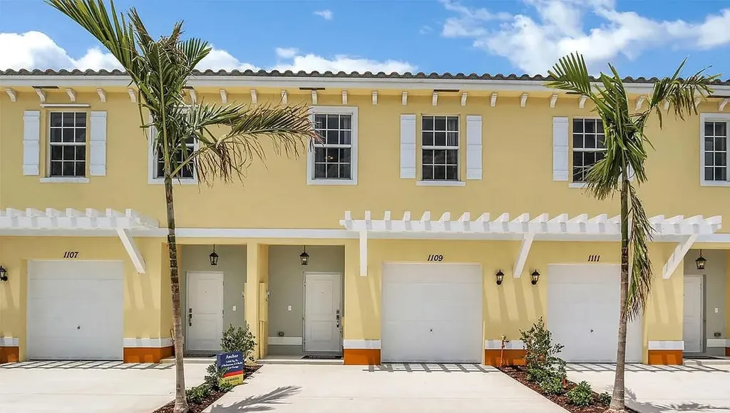 1027 Nw 40th Terrace Lauderhill FL 33313