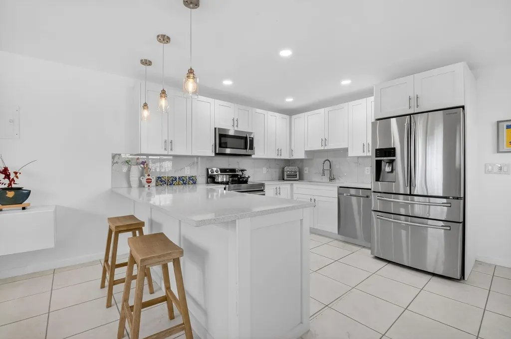 154 Valencia G Delray Beach FL 33446