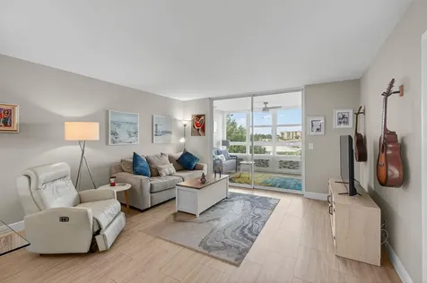 25 Abbey Lane Delray Beach FL 33446