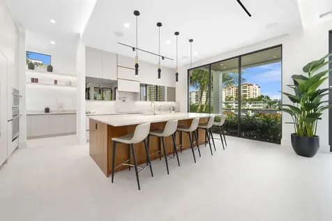 2880 Ne 9th Street Pompano Beach FL 33062