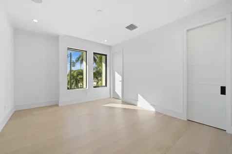 2880 Ne 9th Street Pompano Beach FL 33062