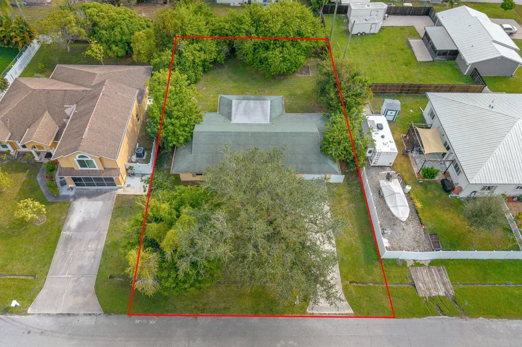 2491 Se Whitehorse Street Port Saint Lucie FL 34984