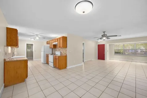 2491 Se Whitehorse Street Port Saint Lucie FL 34984