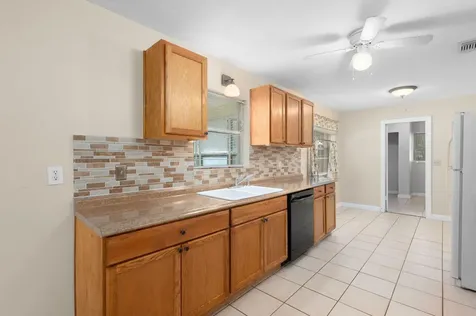 2491 Se Whitehorse Street Port Saint Lucie FL 34984