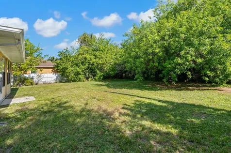 2491 Se Whitehorse Street Port Saint Lucie FL 34984
