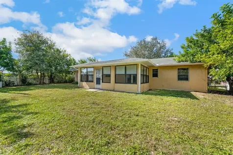 2491 Se Whitehorse Street Port Saint Lucie FL 34984