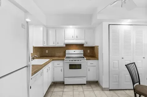 27 Abbey Lane Delray Beach FL 33446
