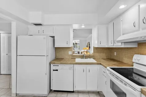 27 Abbey Lane Delray Beach FL 33446