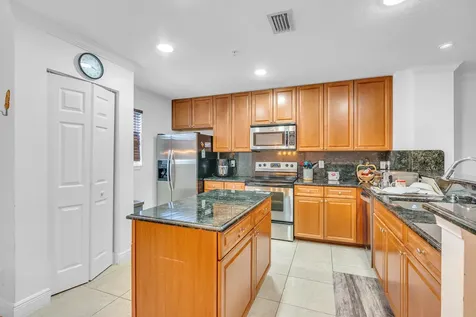 621 Sw 2nd Drive Pompano Beach FL 33060