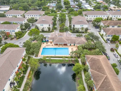621 Sw 2nd Drive Pompano Beach FL 33060