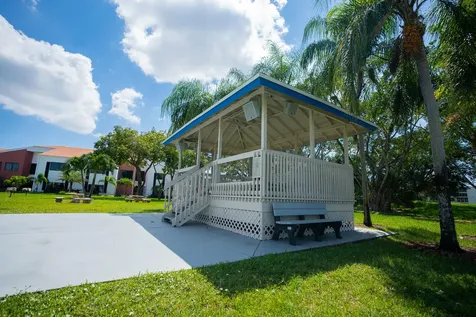 107 Prescott E Deerfield Beach FL 33442