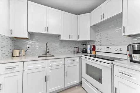 317 Saxony G Delray Beach FL 33446