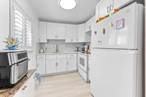 317 Saxony G Delray Beach FL 33446