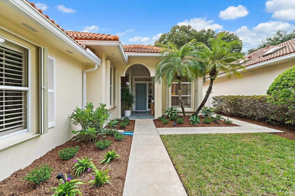 231 E Tall Oaks Circle Palm Beach Gardens FL 33410