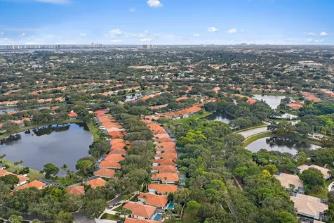 231 E Tall Oaks Circle Palm Beach Gardens FL 33410