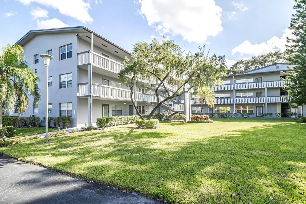 269 Suffolk G Boca Raton FL 33434