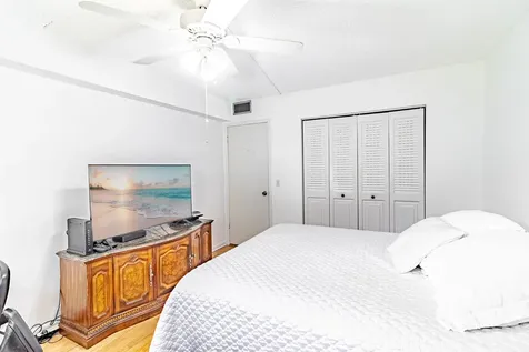 213 Fanshaw F Boca Raton FL 33434
