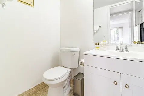 213 Fanshaw F Boca Raton FL 33434