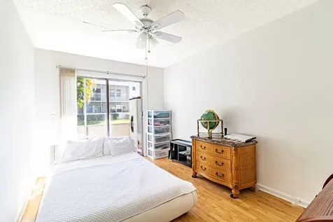 213 Fanshaw F Boca Raton FL 33434