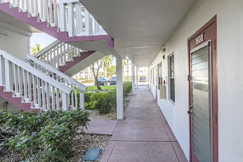 213 Fanshaw F Boca Raton FL 33434