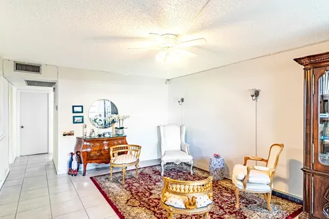 213 Fanshaw F Boca Raton FL 33434