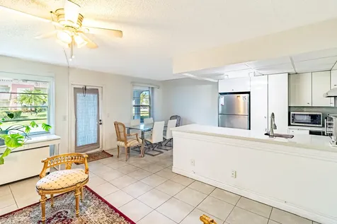 213 Fanshaw F Boca Raton FL 33434