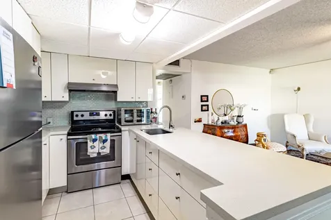 213 Fanshaw F Boca Raton FL 33434