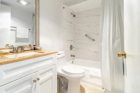 213 Fanshaw F Boca Raton FL 33434