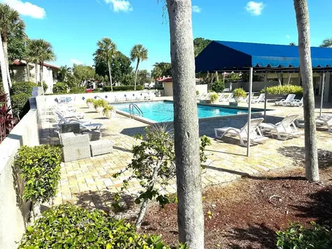 8305 Casa Del Lago Boca Raton FL 33433