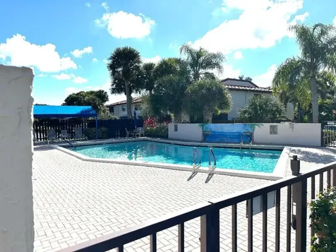 8305 Casa Del Lago Boca Raton FL 33433