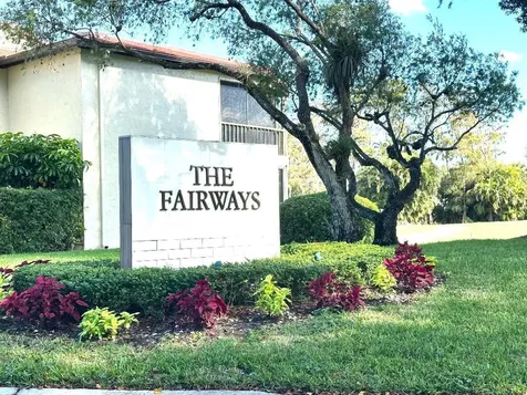 8305 Casa Del Lago Boca Raton FL 33433