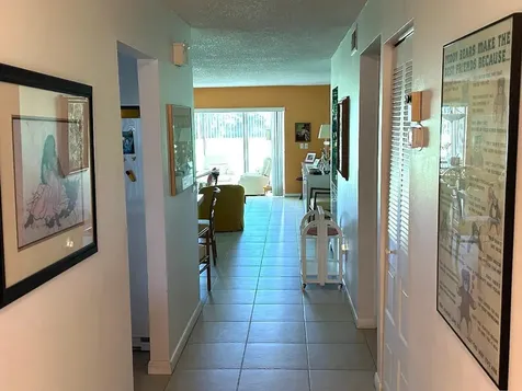 8305 Casa Del Lago Boca Raton FL 33433