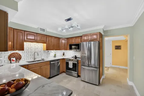 129 S Golfview Road Lake Worth Beach FL 33460