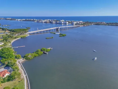 129 S Golfview Road Lake Worth Beach FL 33460