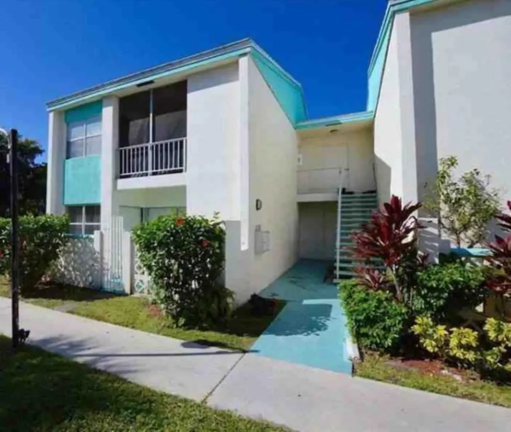 2061 Nw 46th Avenue Lauderhill FL 33313