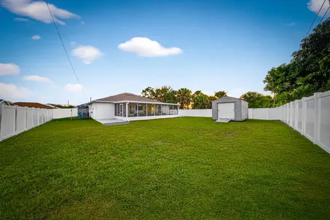 949 Sw Fisherman Avenue Port Saint Lucie FL 34953